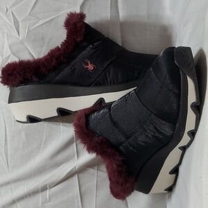 Spyder Conway fur lined slides like new condition black and burgandy purple